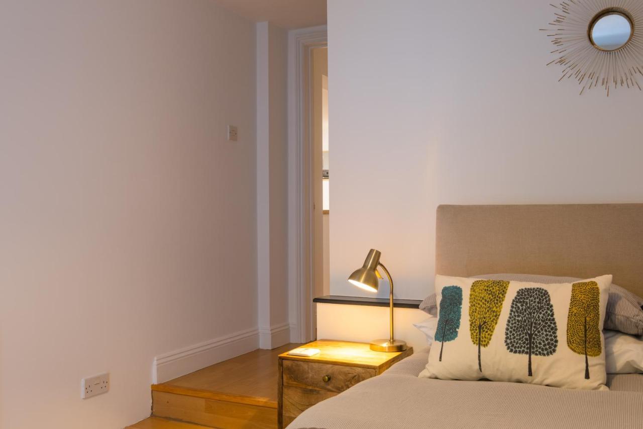 Modern Apt Near Gardens With Large Decking Area - Vivre Retreats Bournemouth Exterior photo