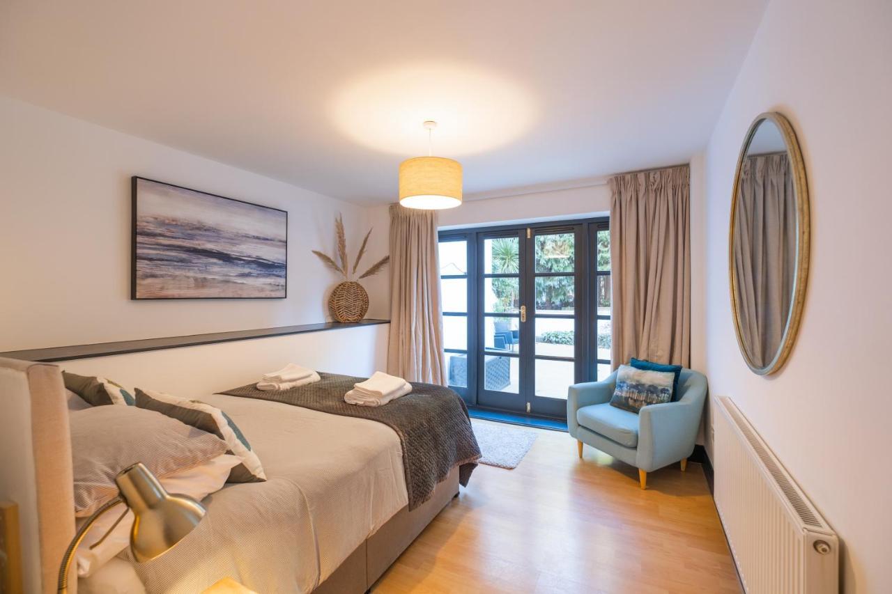 Modern Apt Near Gardens With Large Decking Area - Vivre Retreats Bournemouth Exterior photo