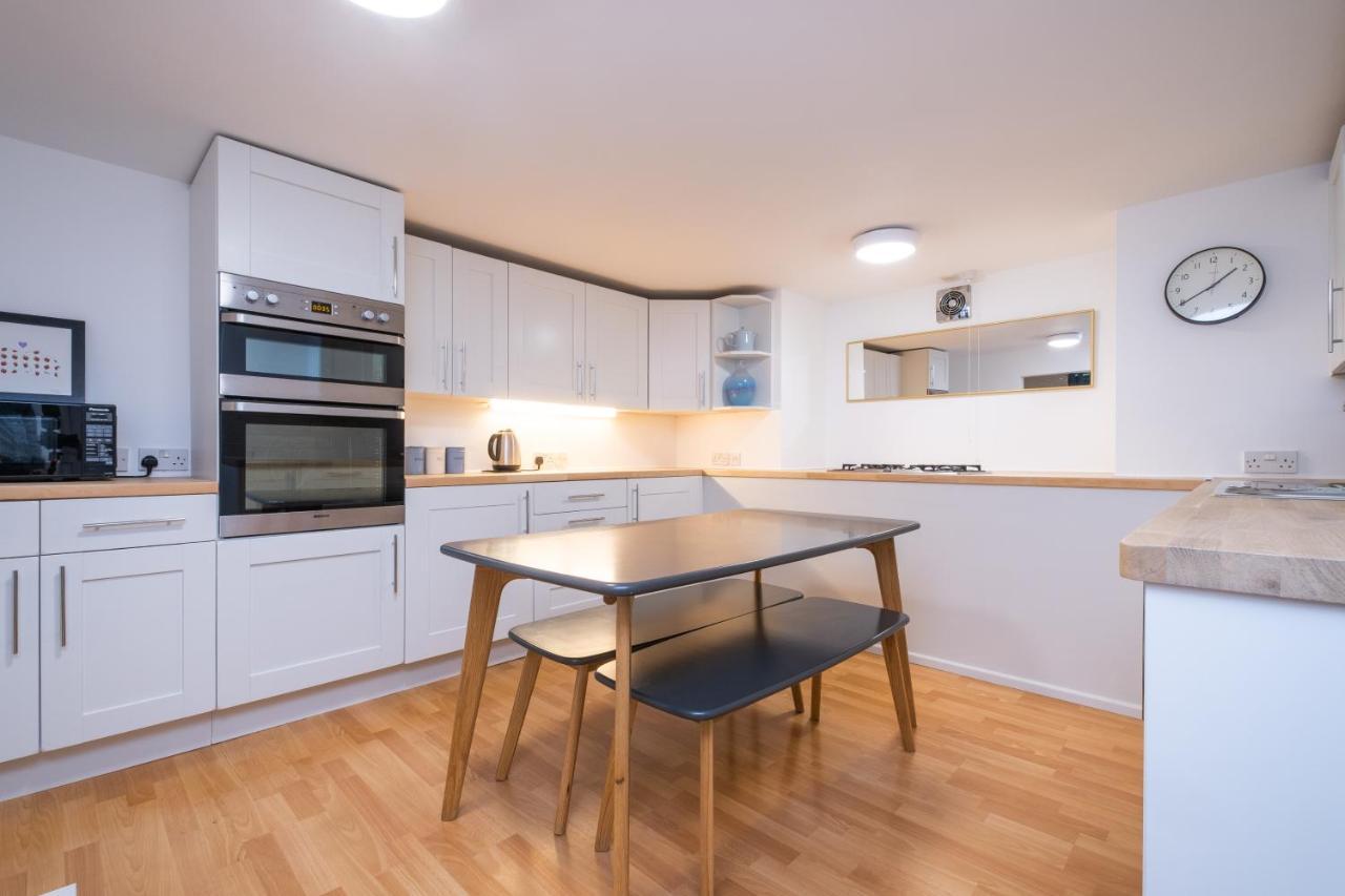 Modern Apt Near Gardens With Large Decking Area - Vivre Retreats Bournemouth Exterior photo